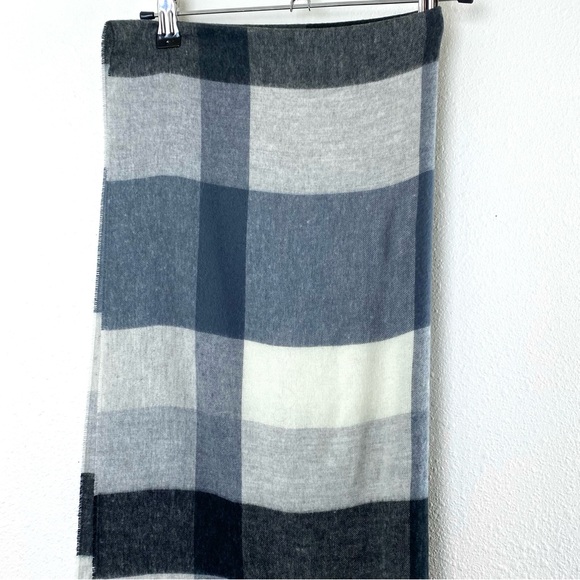 Fraas Feel Cashmink Gray Black Plaid Scarf - Picture 7 of 10